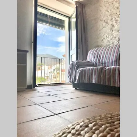 Roques - Casa En Primera Linea De Mar En