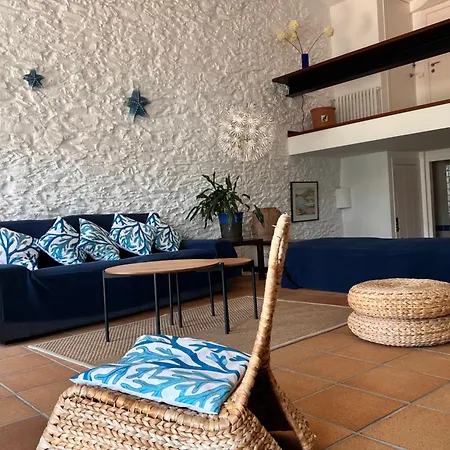 Roques - Casa En Primera Linea De Mar En Cadaqués