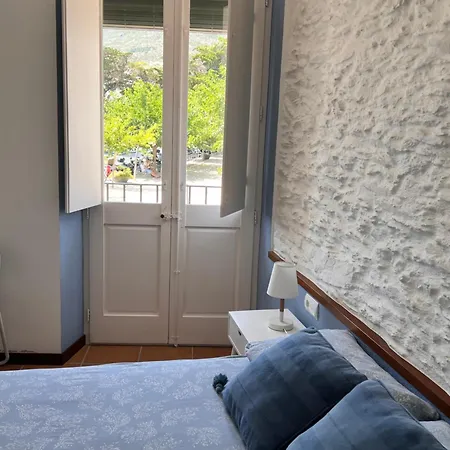 Roques - Casa En Primera Linea De Mar En