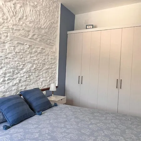 Roques - Casa En Primera Linea De Mar En *
