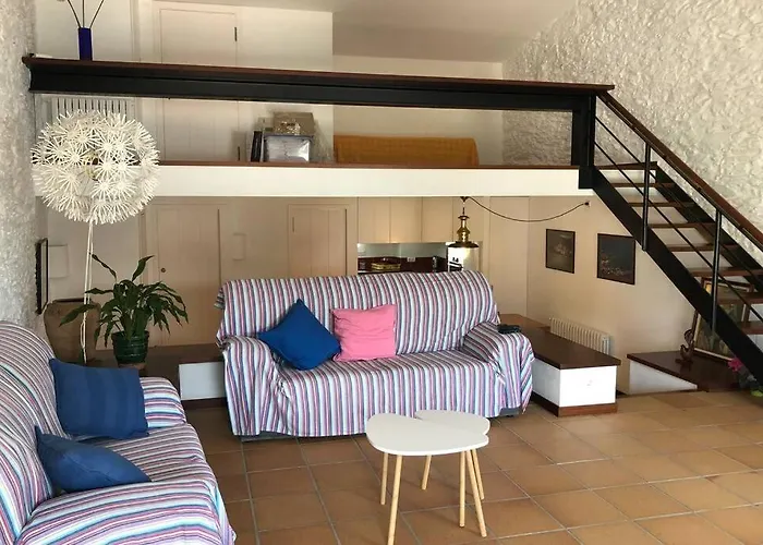 Roques - Casa En Primera Linea De Mar En *